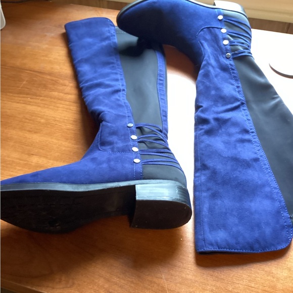 Zoee Two- Tone Blue/ Black Knee High Boot - Picture 4 of 8